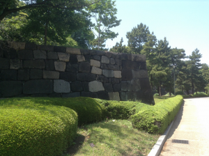 二の丸庭園松と石垣